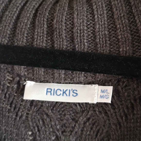 Ricki's Knit Warm Wide Collar Rounded Hem Side Button Poncho Sz M/L Charcoal - Picture 4 of 6